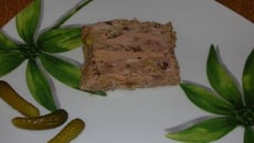 Terrine de volaille aux morilles et foie gras