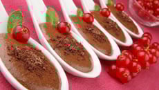 Cuillères de mousse au chocolat