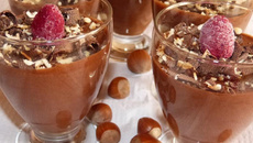 Crème au chocolat noir et noisettes