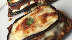 Croque monsieur aux aubergines et mozzarella