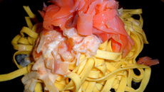 Tagliatelles au saumon et aux tomates