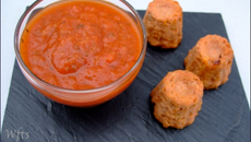 Soupe froide de tomates aux herbes