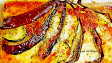 Éventail d'aubergine au confit de poivron rouge et herbes de Provence, plat végétarien