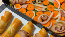 Feuilletés garnis aux pieds de porc, escargots et mirepoix de légumes