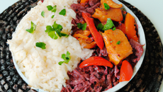 Poulet épicé avec assortiment de riz