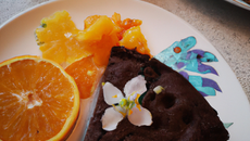 Gâteau au chocolat et fleur d'oranger