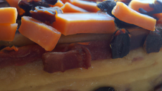 Cake sucré-salé: lardons, carottes et pruneaux