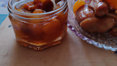 pintade à la confiture d'oignons et d'abricots