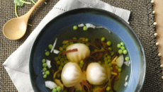 Bouillon aux champignons noirs et Hacao