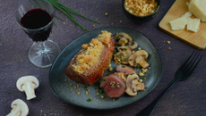 Rôti de Magret de Canard du Périgord IGP farci aux champignons et son crumble au parmesan