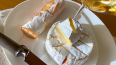 Blanc de pintadeau au camembert et huile de Tahïti