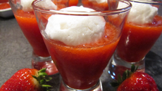 Îles flottantes aux fraises