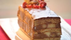 Bûche pralinée au pain dépices et pommes caramel