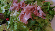 Jambon cru en salade