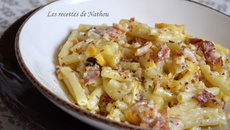 Macaronis au lard, Reblochon et noisettes grillées