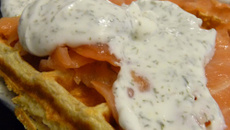 Gaufres au saumon et à l'aneth