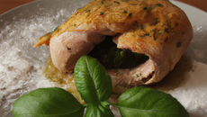 Chapon en croûte de sel au basilic