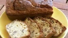 Cake aux olives vertes et noix de pécan