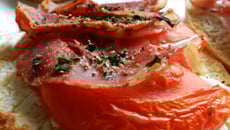 Tartines chèvre pancetta tomate