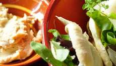 Pitas fraîcheur poulet, houmous et jeunes pousses