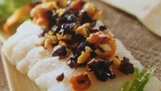 Dos de cabillaud et son crumble de noisettes et d'olives