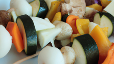 Bar et brochettes de légumes