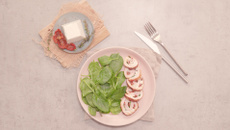 Ballotines de dinde au chèvre frais, pousses d’épinards et tomates séchées