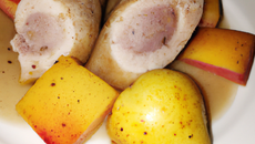 Chapon au boudin blanc et aux poires