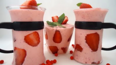 Verrines de charlotte aux fraises et à la menthe