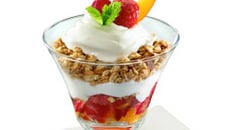 Salade de muësli et fruits