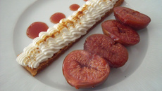 Carré frais façon cheesecake et figues pochées