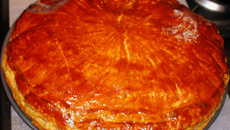 Galette des rois, frangipane, pistache et cerises amarena