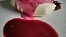 Crème glacée sans gluten et coulis de cerise