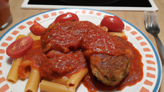 Polpettone et pennes à la sauce tomate