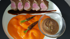 Duo de magret de canard et son espuma de carottes pimentées