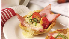 Croustades de fromage, jambon et tomate