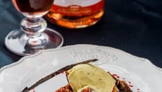 Figues rôties au Vin rosé et épices, Glace à la fève Tonka