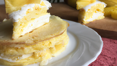 Gâteau de crêpes ananas et coco