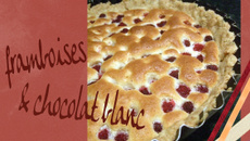 Tarte mousseuse au chocolat blanc et framboises