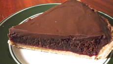Tarte au chocolat et coulis de framboise