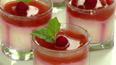 Verrines framboises et gelée de Pinot noir