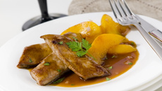 Aiguillettes de canard aux pêches et café