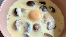 Œufs cocotte, crème de laitue et champignons