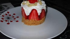 Fraises chantilly-vanille et sa génoise aux palets bretons