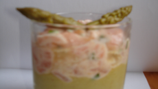 Verrine tartare de saumon et mousse d'asperges
