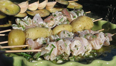 Brochettes de blancs de poulet marinés