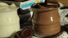 Petits pots de crème au yaourt et au chocolat