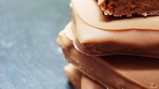 Bonbons de chocolat, praliné lait croustillant et cardamome