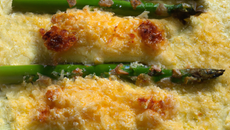 Crumble d'asperges à la mimolette