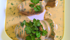 Cornes de gatte au persil plat et sa sauce aux herbes